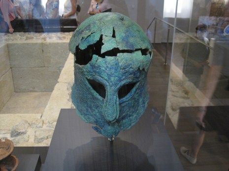Casco corintio, guerrero fenicio, museo de málaga